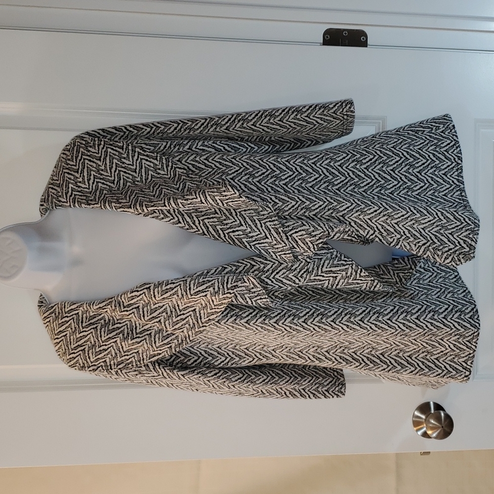 CALVIN KLEIN FIT AND FLARE BLACK AND WHITE RUFFLE OPEN JACKET